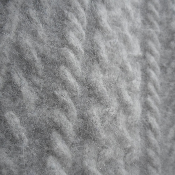 LL Bean Gray Wool Cableknit Sweater XS - Picture 5 of 6